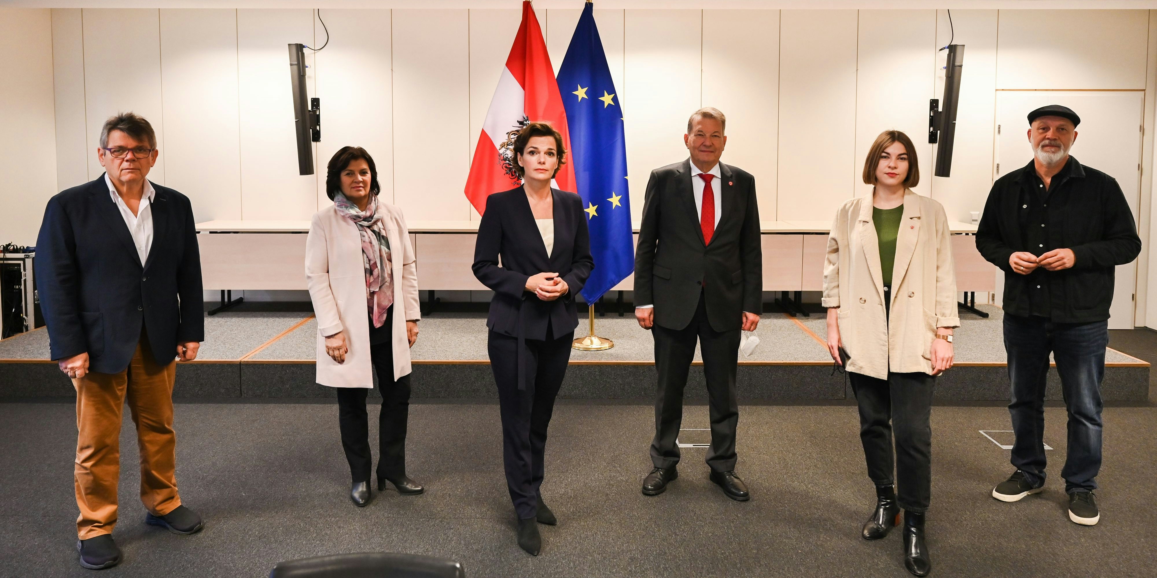ÖGB-Präsident Wolfgang Katzian, AK-Präsidentin Renate Anderl, SPÖ-Chefin Dr.in Pamela Rendi-Wagner, Präsident des Pensionistenverbands Österreich Dr. Peter Kostelka, VSStÖ-Vorsitzender Dora Jandl und Volkshilfe-Direktor Mag. Erich Fenninger 