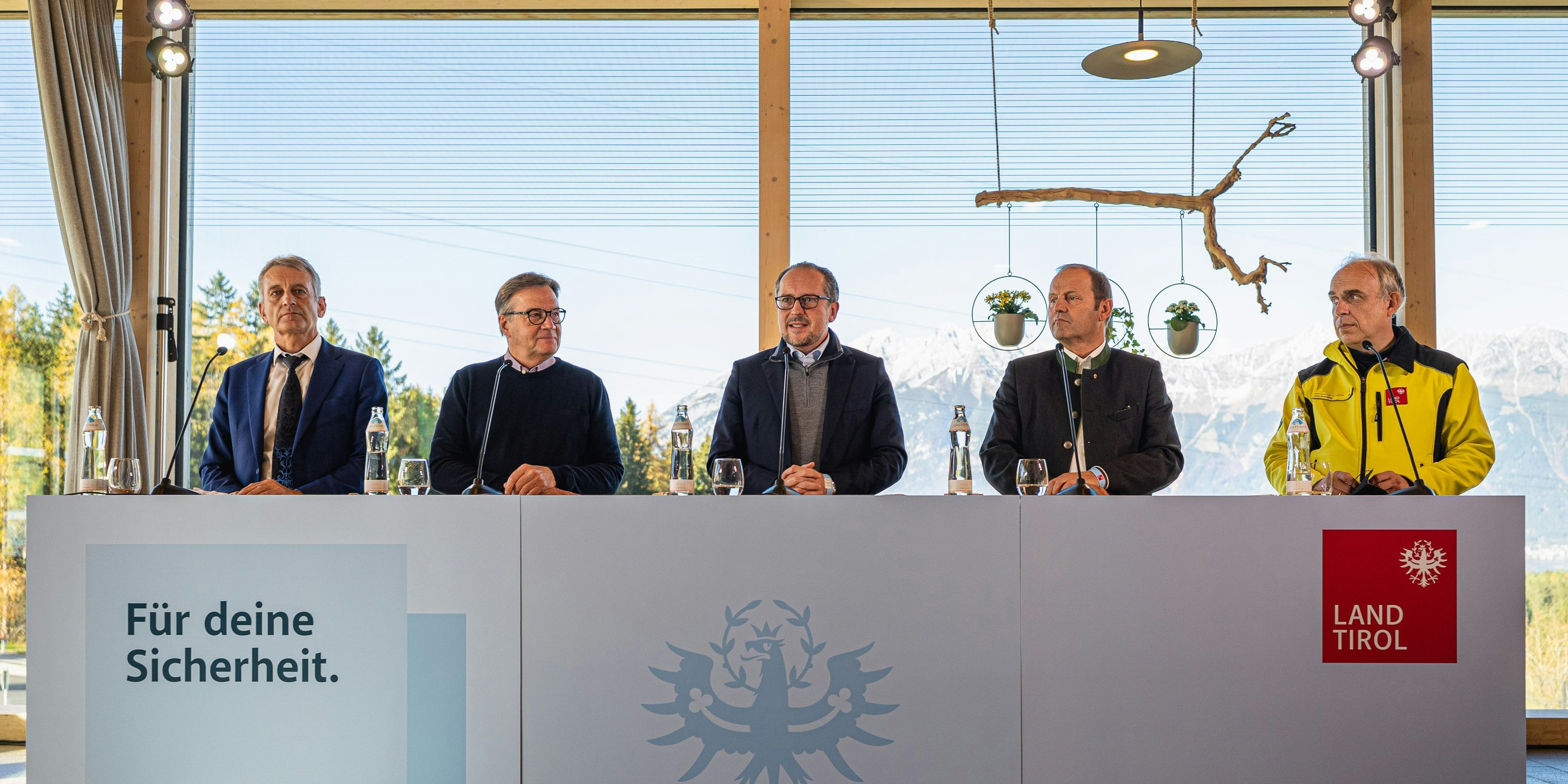 Bundeskanzler Schallenberg und Tirols LH Platter am Auftakt zur Blackout-Übung ENERGIE 21" in Innsbruck