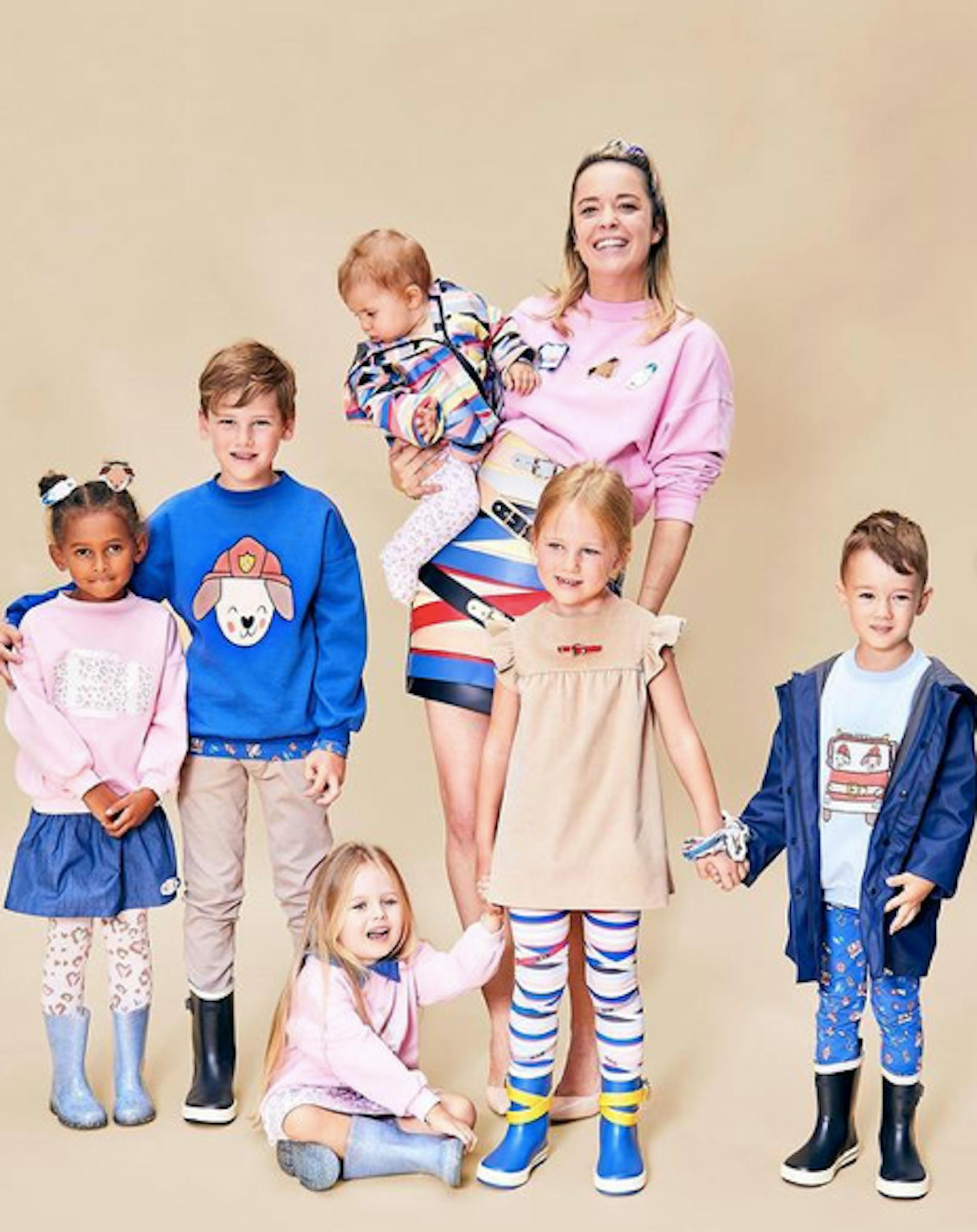 Austro-Designerin Marina Hoermanseder präsentierte 2021 erstmals Mode für die Kleinen. Kein Wunder, schließlich ist sie jetzt Mama und "voll im Thema"!&nbsp;