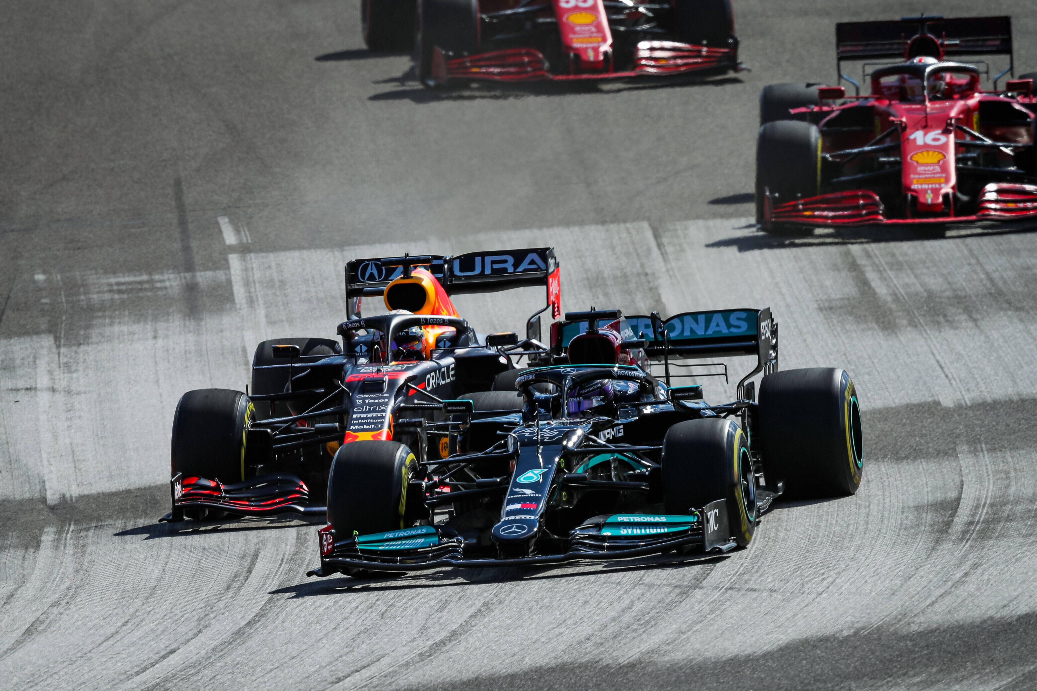 Max Verstappen und Lewis Hamilton