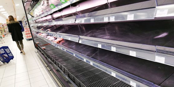 Wenn in Österreich die Regale wegen Lieferengpässen leer werden, greift der Notfallplan im Handel. 