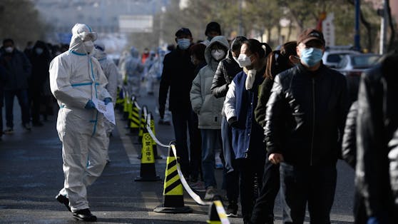 In China versuchen die Behörden verzweifelt die Ausbreitung des Virus zu stoppen.