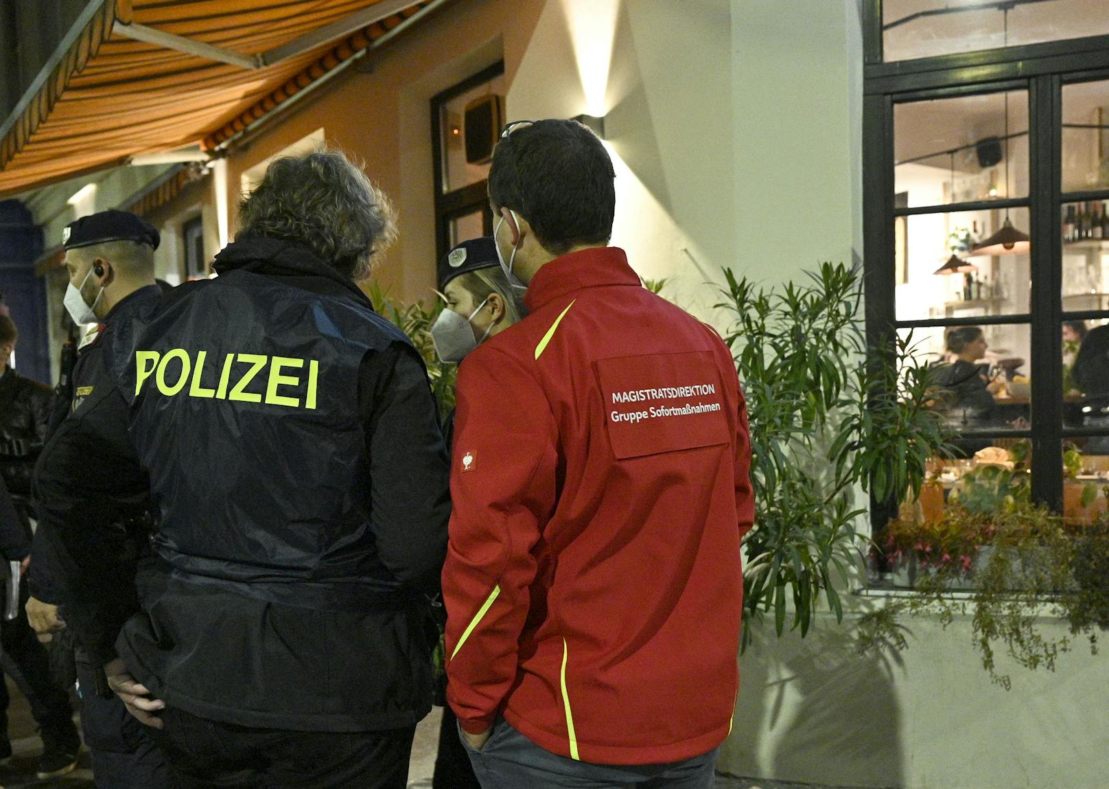 ...&nbsp;bringt neben dem Ungeschützten-Lockdown auch eine FFP2-Maskenpflicht indoor für alle.