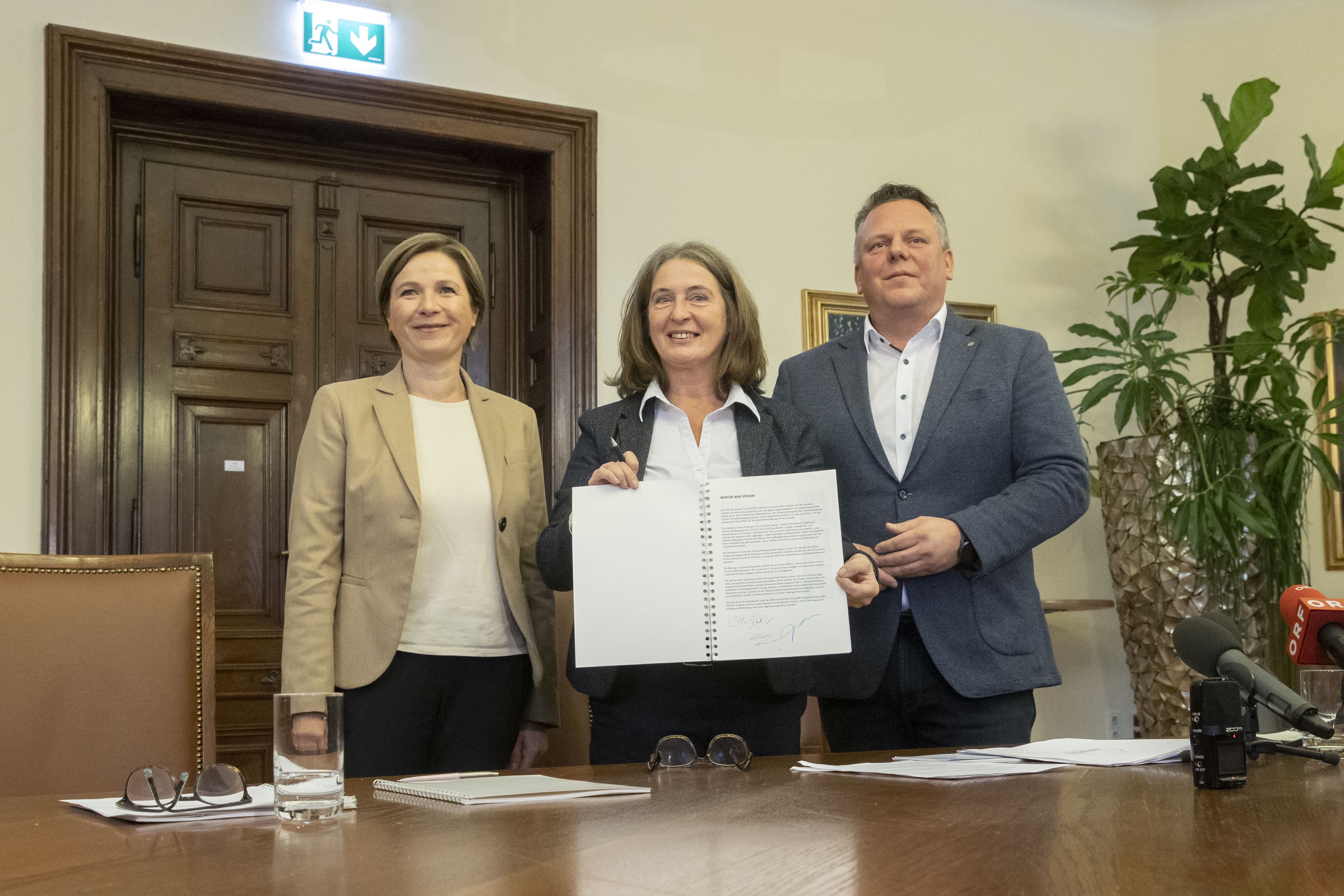 Judith Schwentner (Grüne), Elke Kahr (KPÖ) und Michael Ehmann (SPÖ) bei der Pressekonferenz am Samstag.