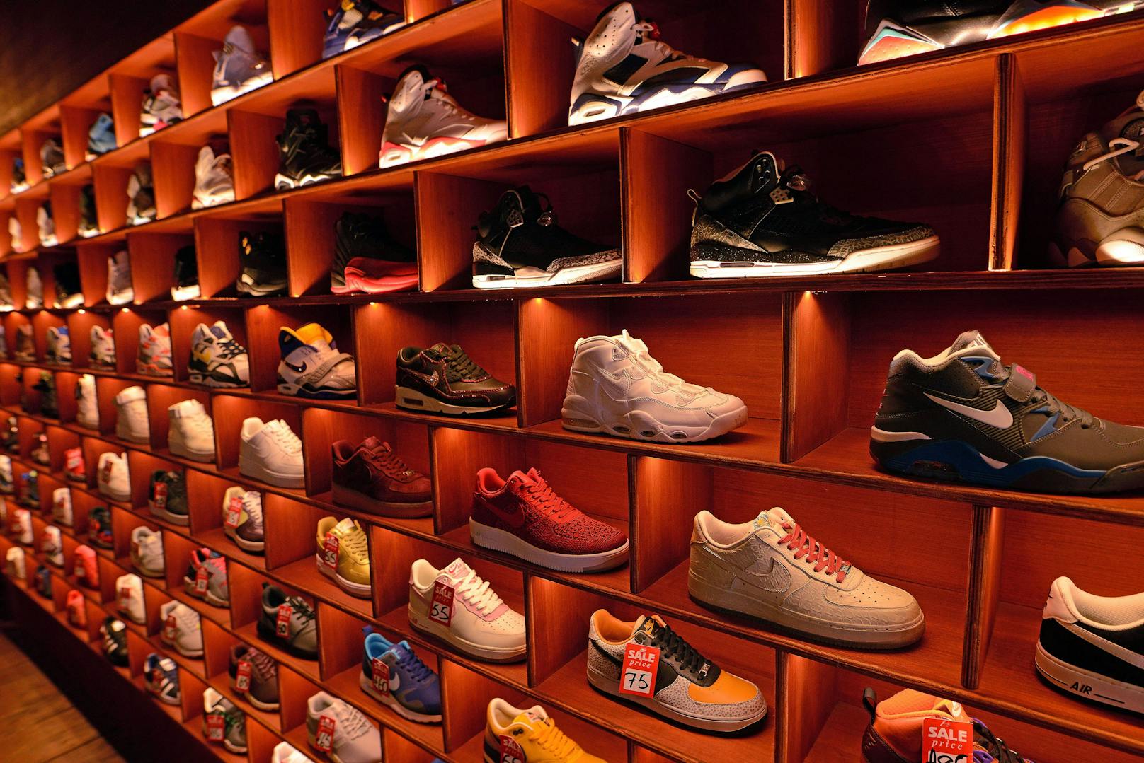 Nike schreddert im Rahmen des Recyclingprogramms neue Schuhe. (Symbolbild)&nbsp;