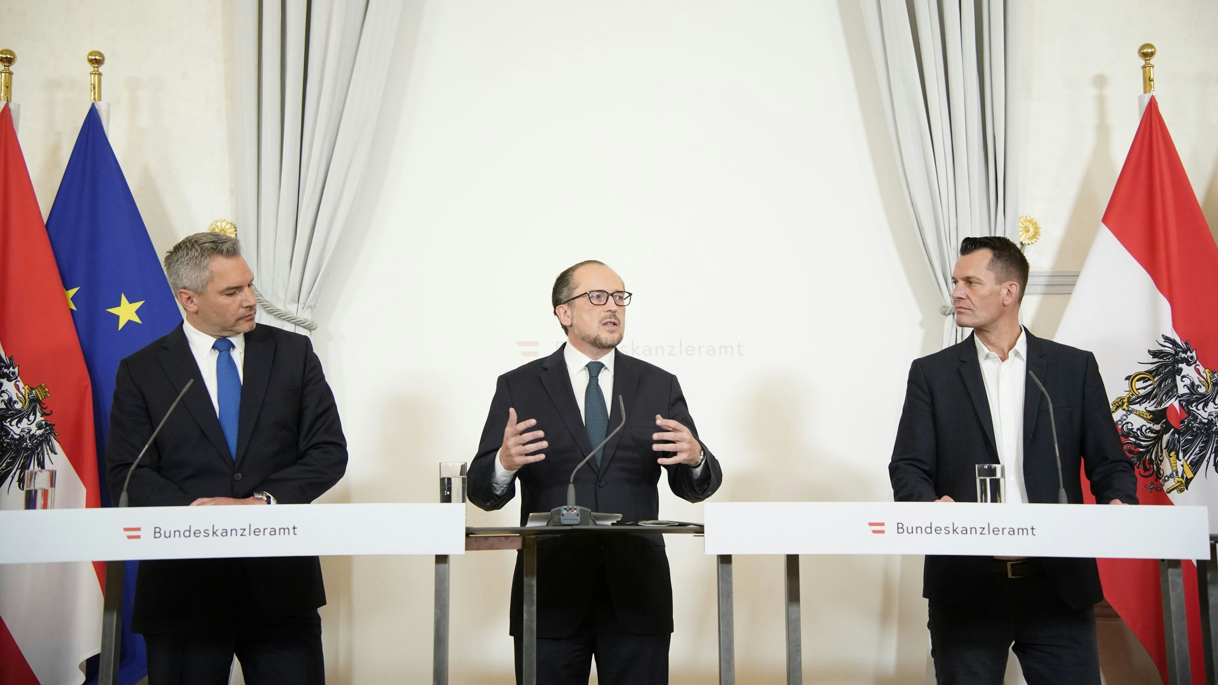 Nehammer, Schallenberg, Mückstein (v. l.) im Kanzleramt