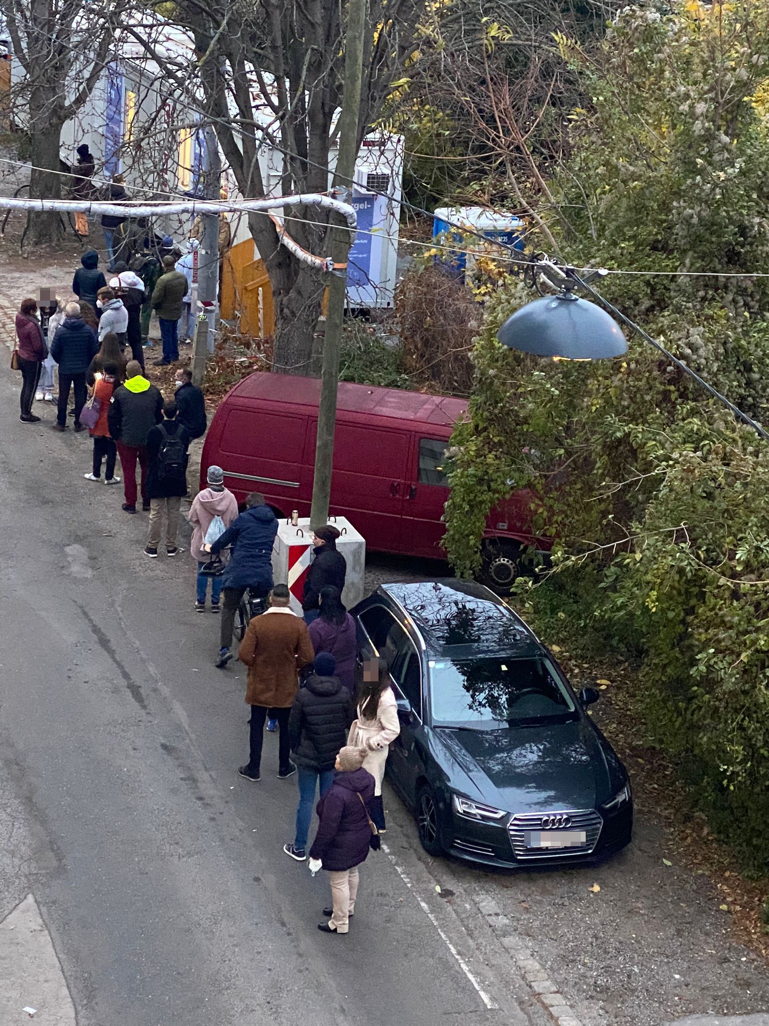 Lange Schlangen gab es am Sonntag auch bei den Wiener Gurgelboxen.