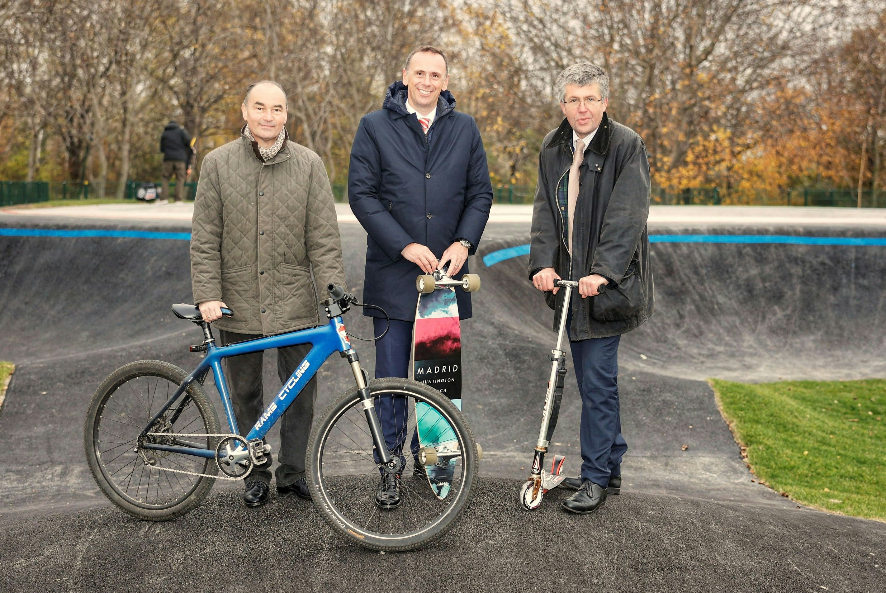 Bürgermeister Andreas Linhart, Sportlandesrat Jochen Danninger und Landtagsabgeordneter Martin Schuster 
