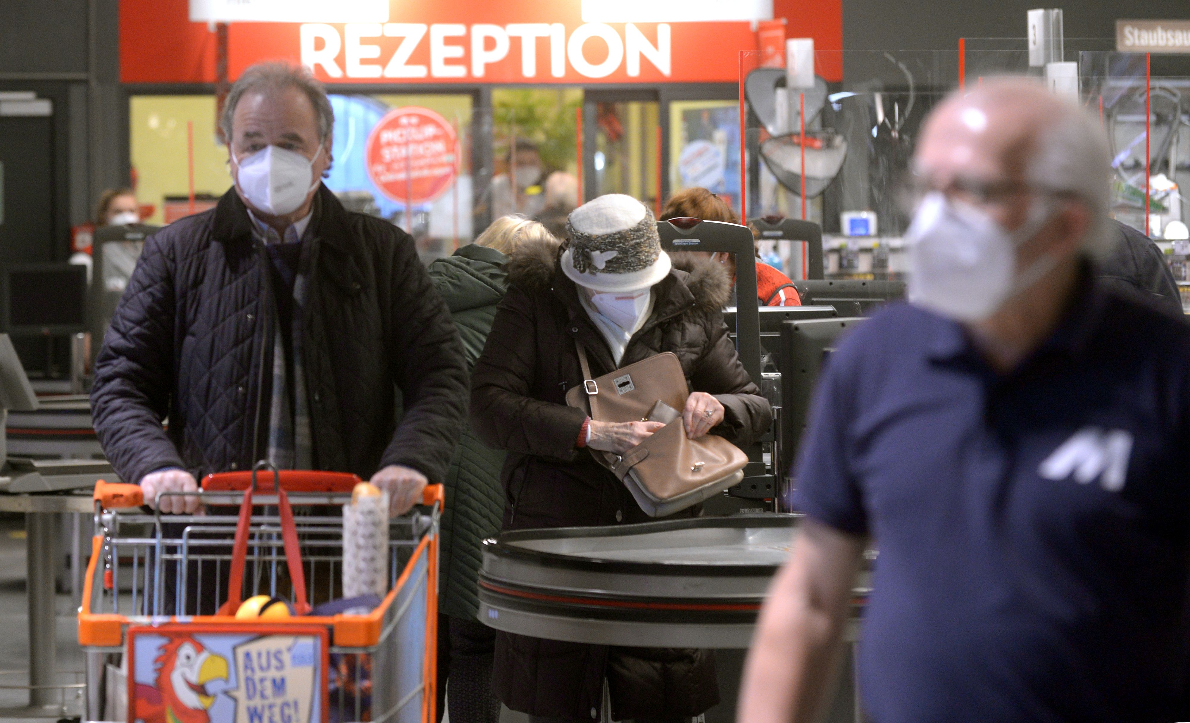 100 Angehörige des Bundesheeres werden in den Lebensmittellagern von Spar unterstützend tätig sein.
