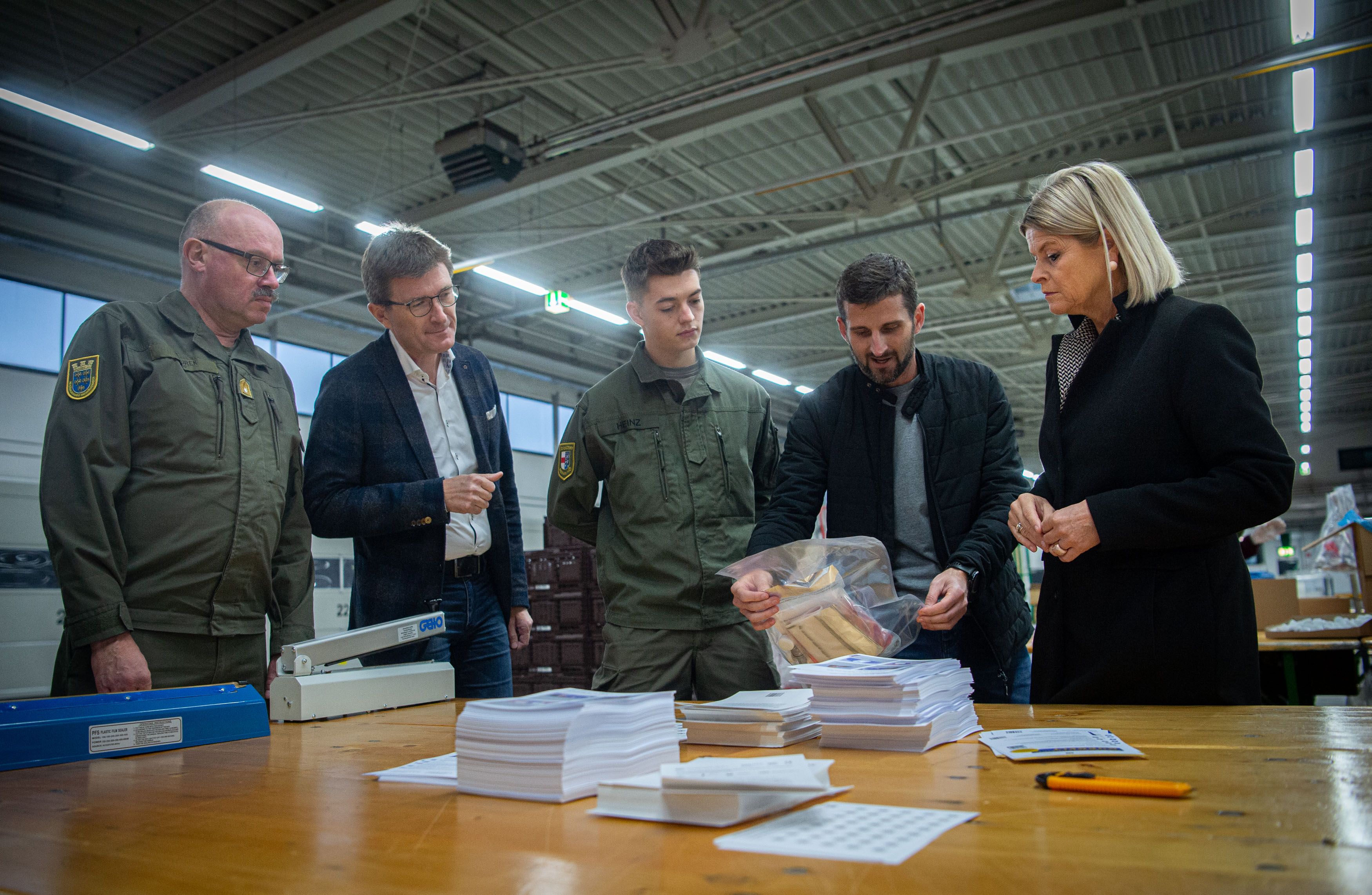 Verteidigungsministerin Klaudia Tanner sichert Unterstützung zu.