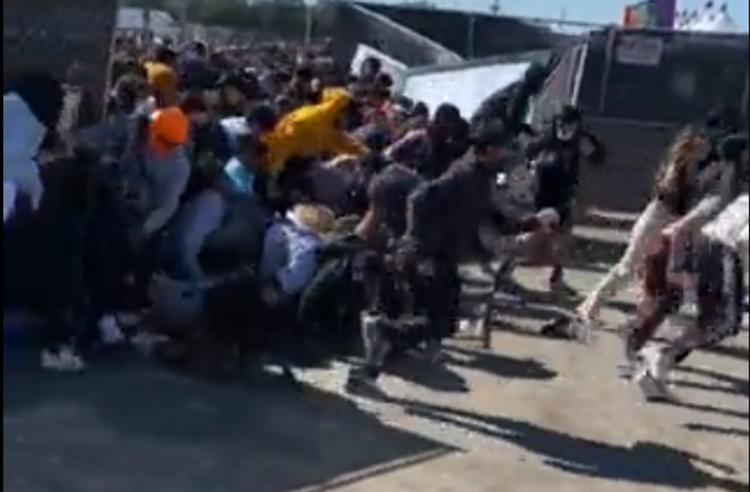 Zehn Menschen starben am Astroworld-Festival von Travis Scott.