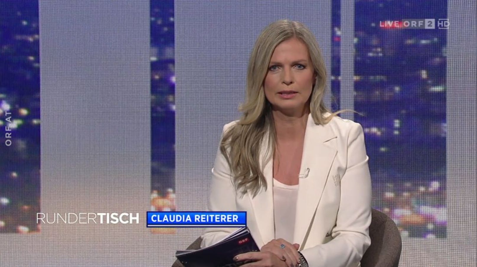 Moderatorin <strong>Claudia Reiterer</strong> führte durch die Sendung, die <a target="_blank" data-li-document-ref="100173858" href="https://www.heute.at/g/-100173858">für einige kuriose Szenen</a> gut war.