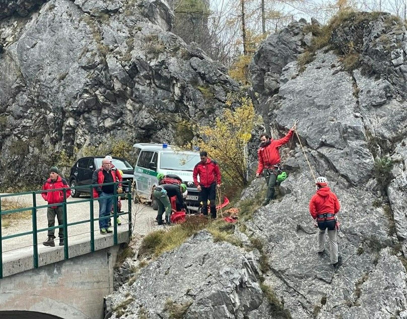 Wie es zu dem tödlichen Absturz kam ermittelt jetzt die Polizei.