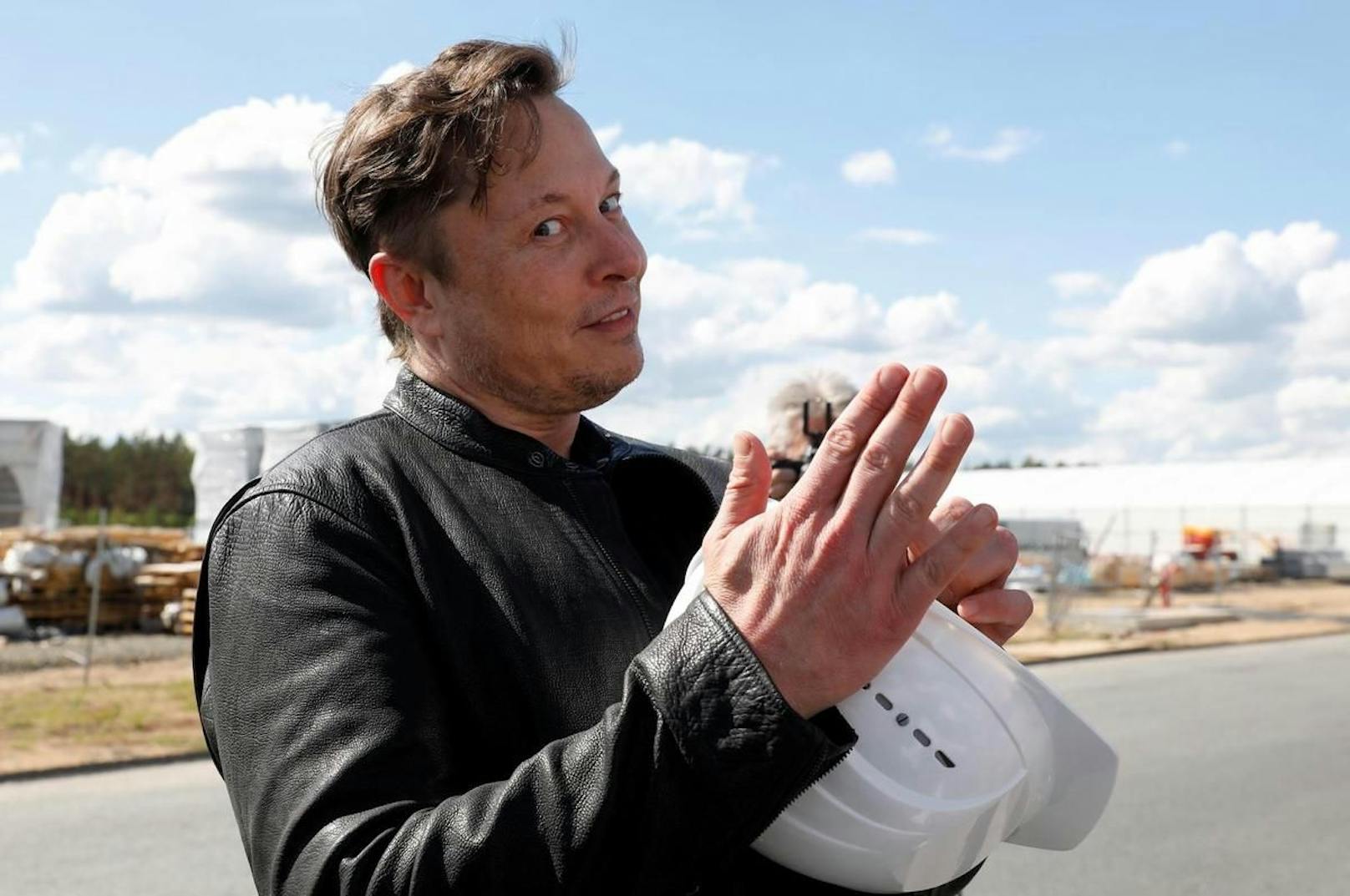 Musk fragte seine Follower und Followerinnen, ob er zehn Prozent seiner Tesla-Aktien verkaufen solle.