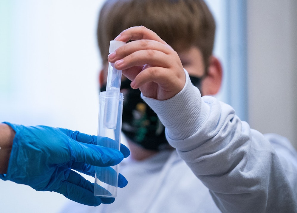 In einigen Salzburger Gemeinden dürfen Kinder nur mehr getestet in den Kindergarten gebracht werden.