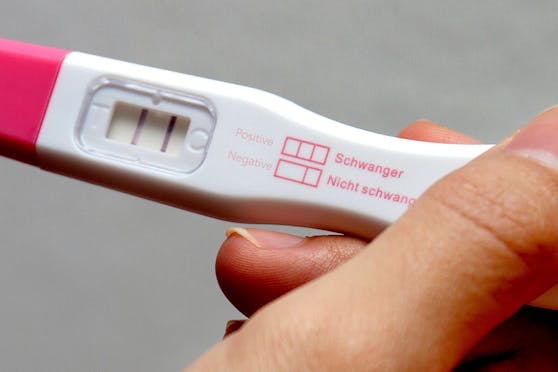 Statt im Urin, kann der neue Test das Schwangerschaftshormon im Speichel feststellen. (Symbolbild)