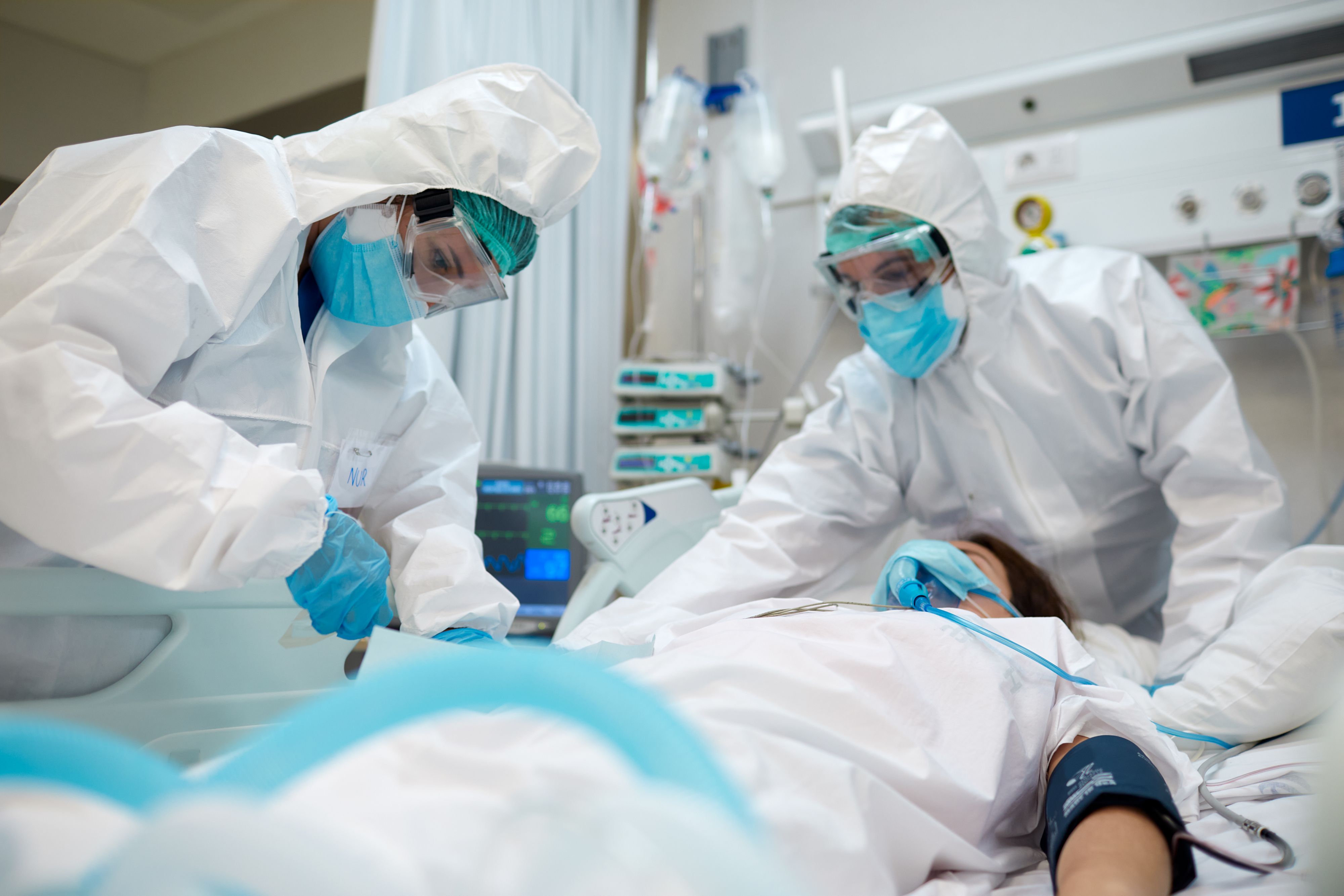 Hospital COVID Healthcare workers during an intubation procedure to a COVID patient