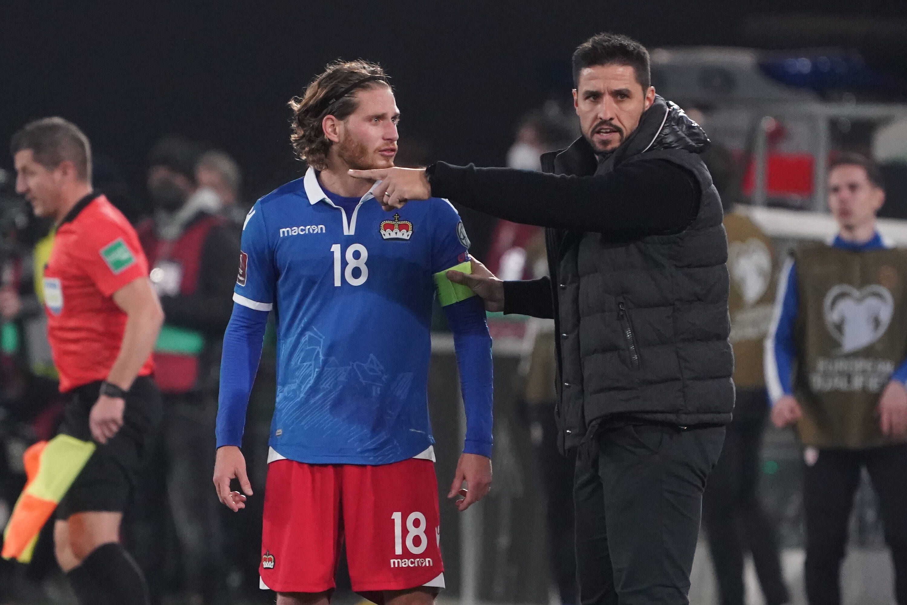 Liechtenstein-Teamchef Martin Stocklasa (r.)