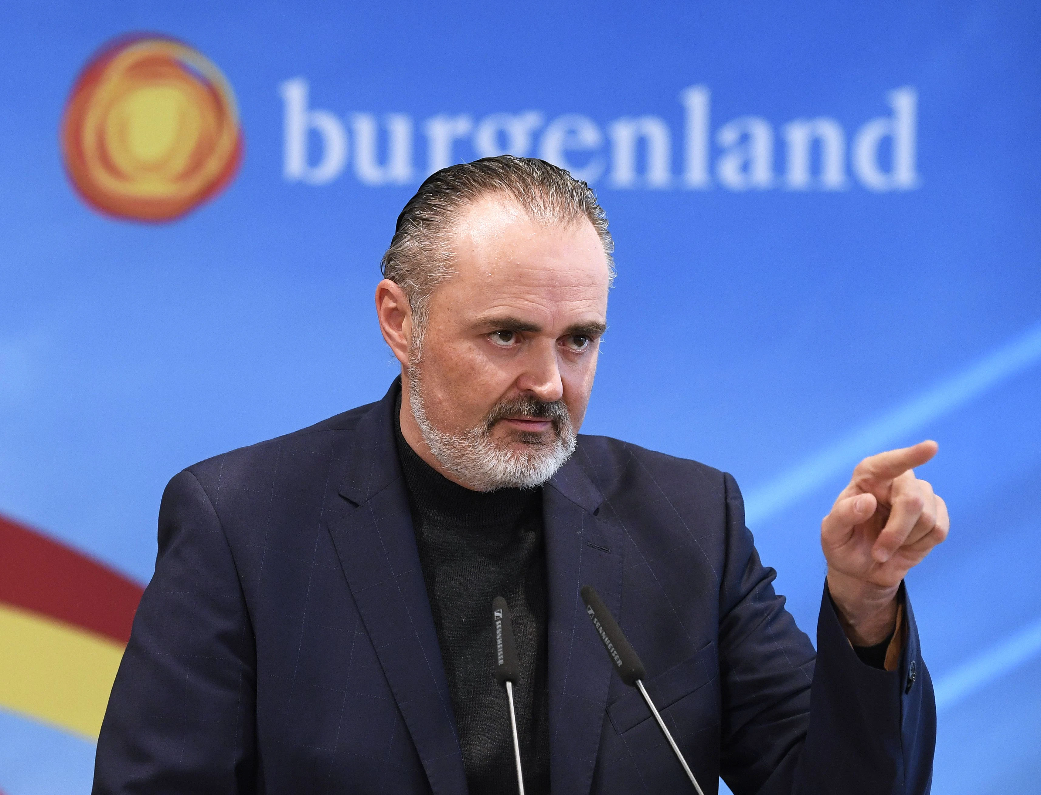 er burgenländische Landeshauptmann Hans Peter Doskozil während einer PK des Landes Burgenland zu Thema "Corona".