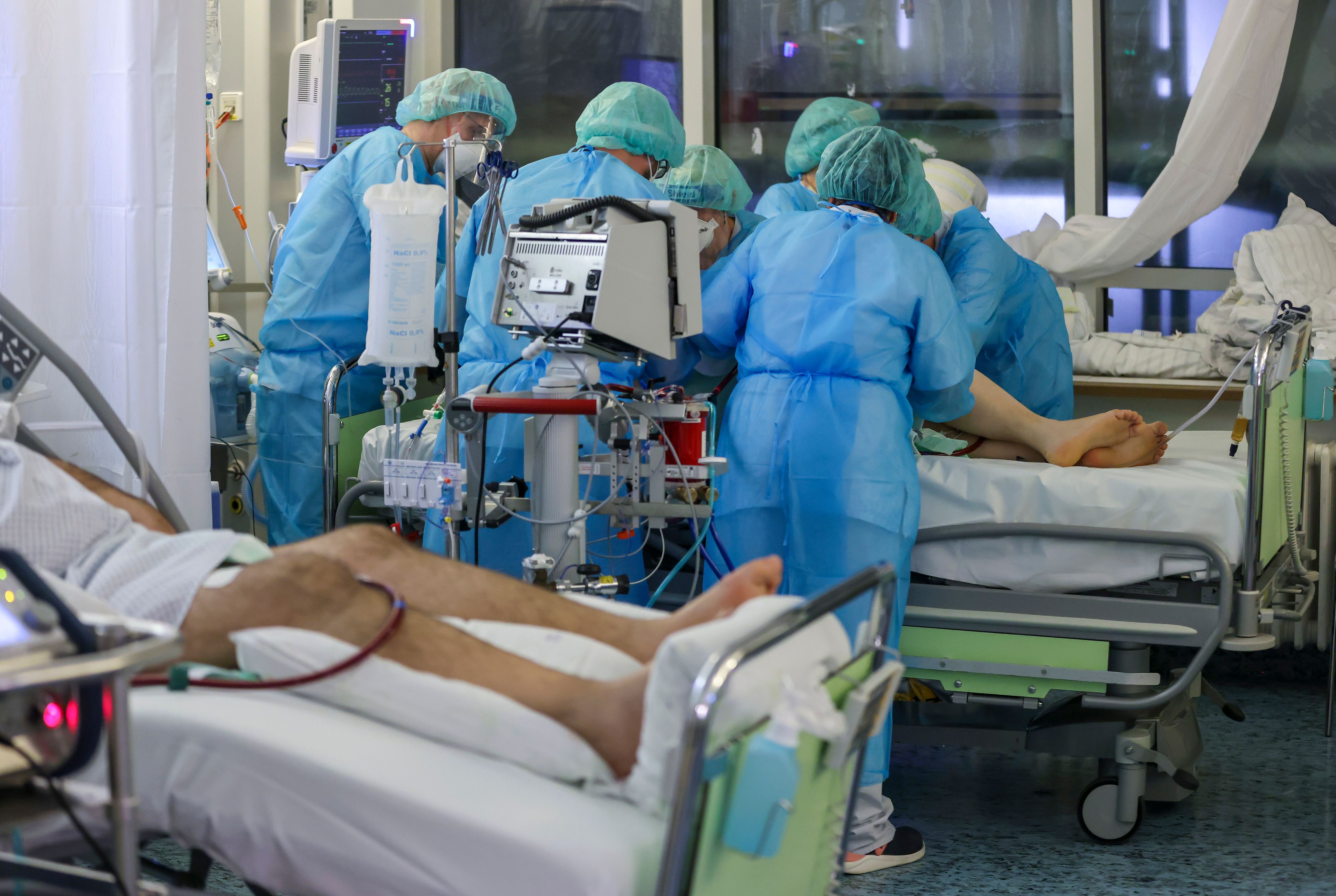 Die Spitalszahlen werden immer dramatischer, ein Kollaps droht.