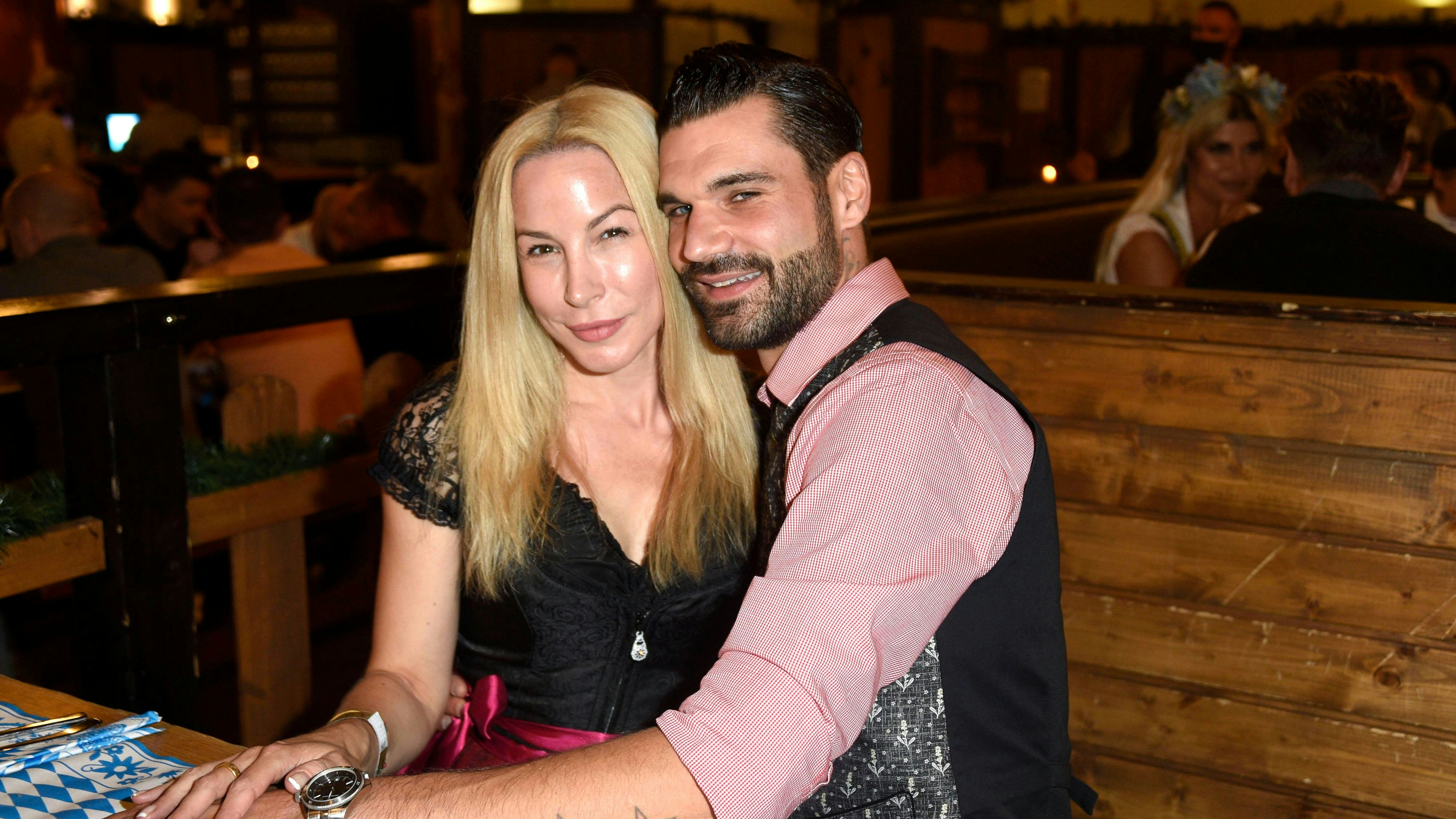 Jemand hat Michelle Monballijn und Mike Cees beim Jugendamt gemeldet.