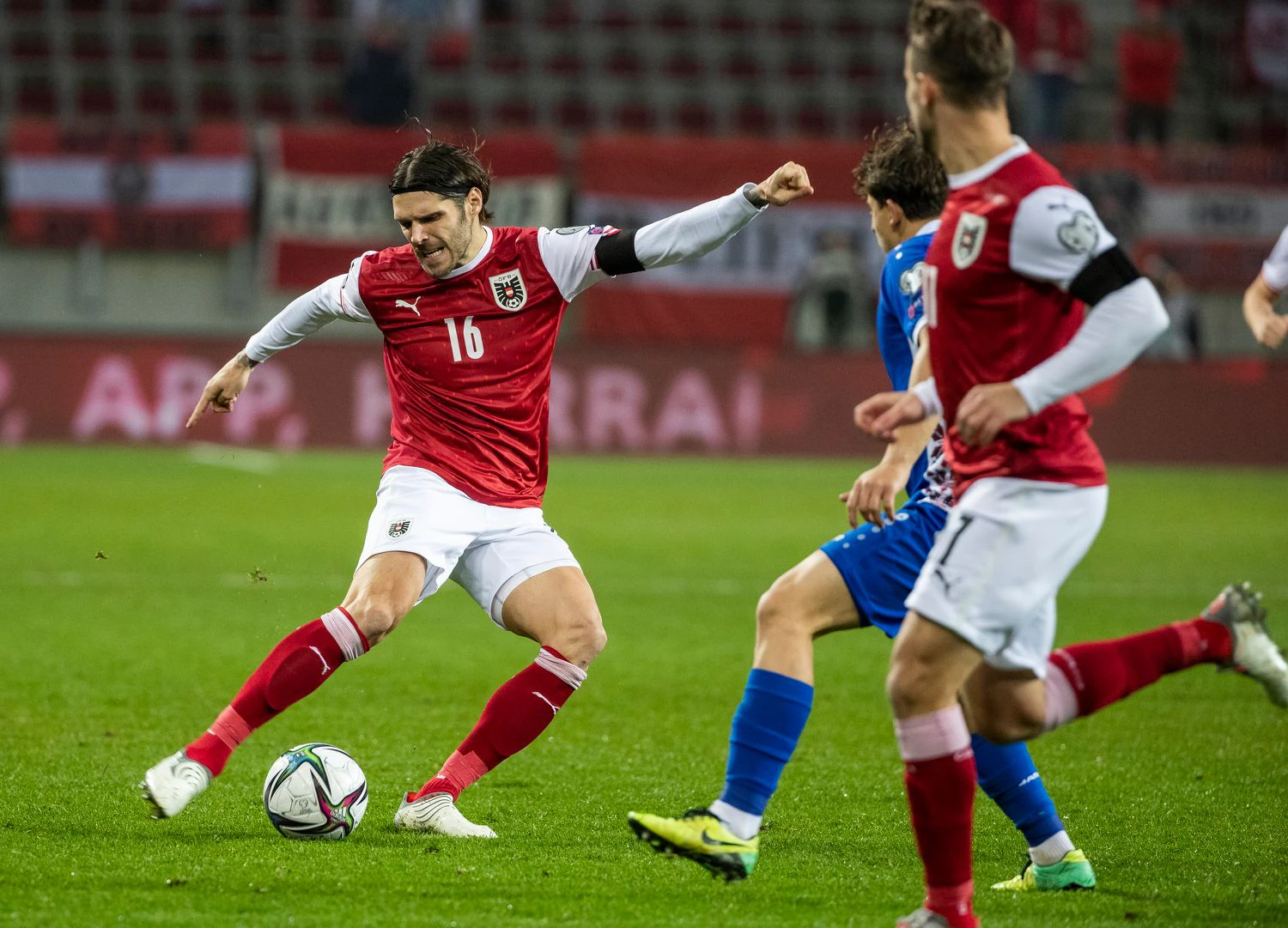 Christopher Trimmel und Marko Arnautovic beim 2:0 für Österreich.