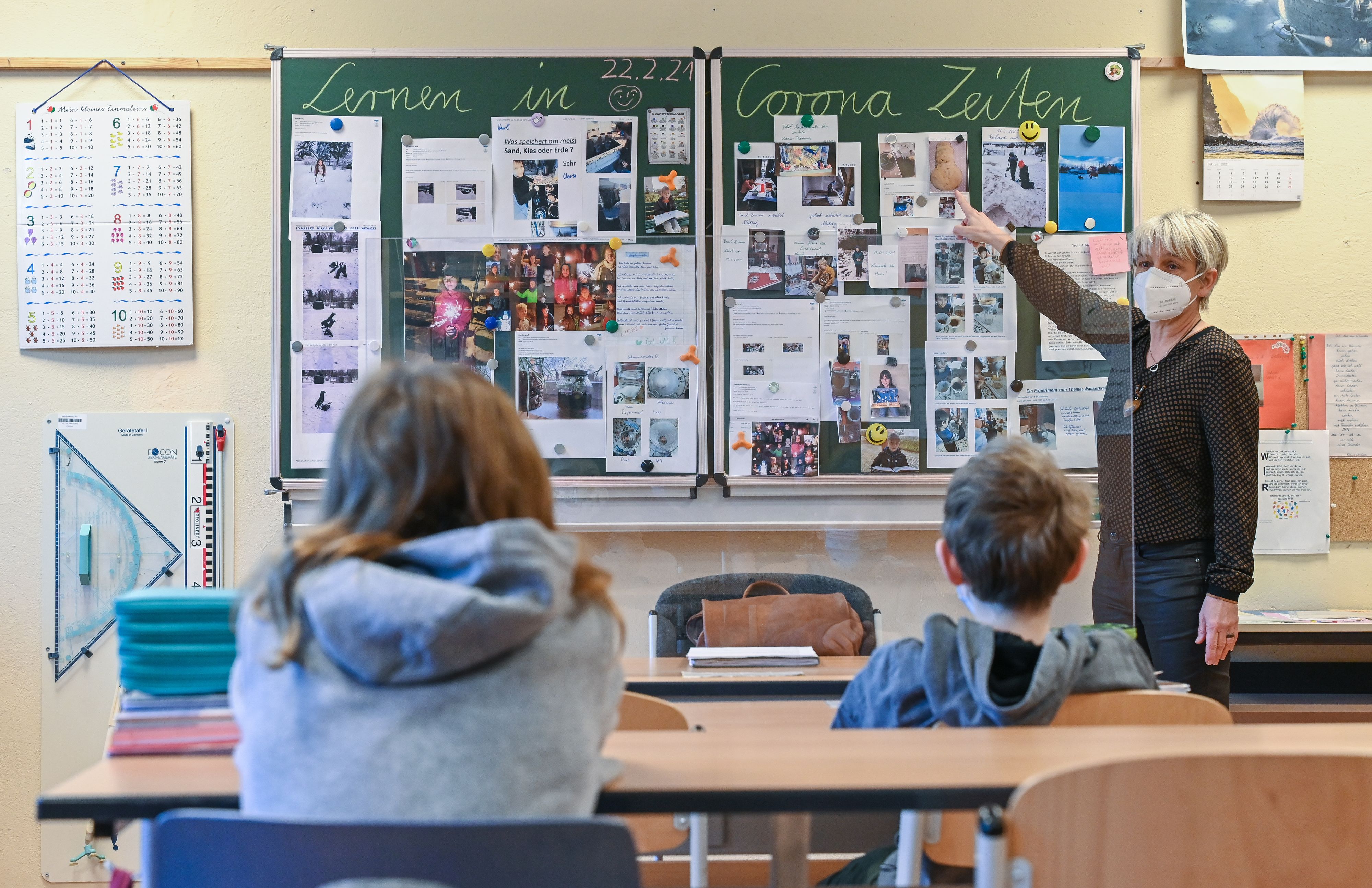 Sperren die Schulen wieder zu? Ein Schulsprecher sieht das unausweichlich kommen.