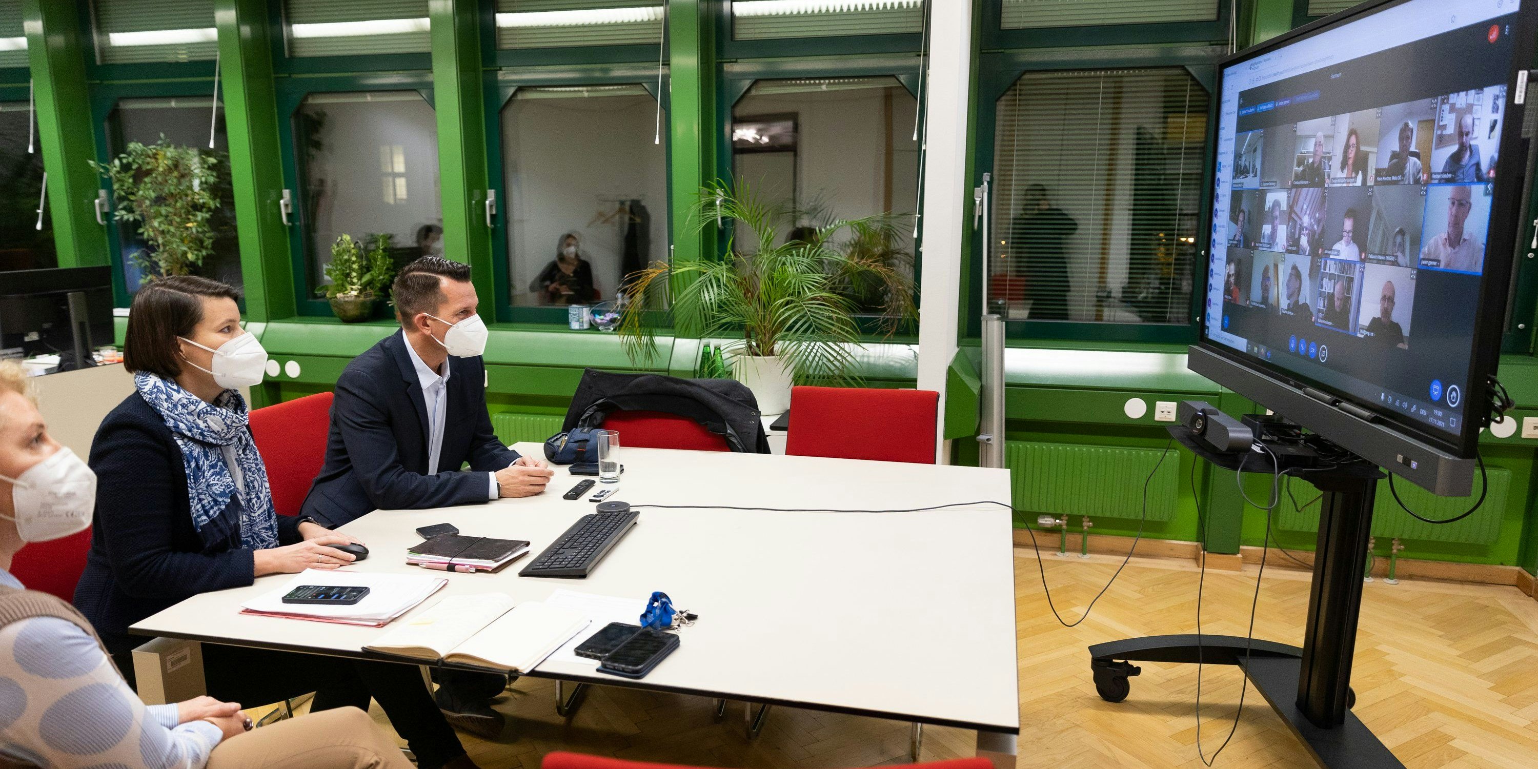 Gesundheitsminister Wolfgang Mückstein mit Chief Medical Officer Katharina Reich beim Experten-Gipfel.