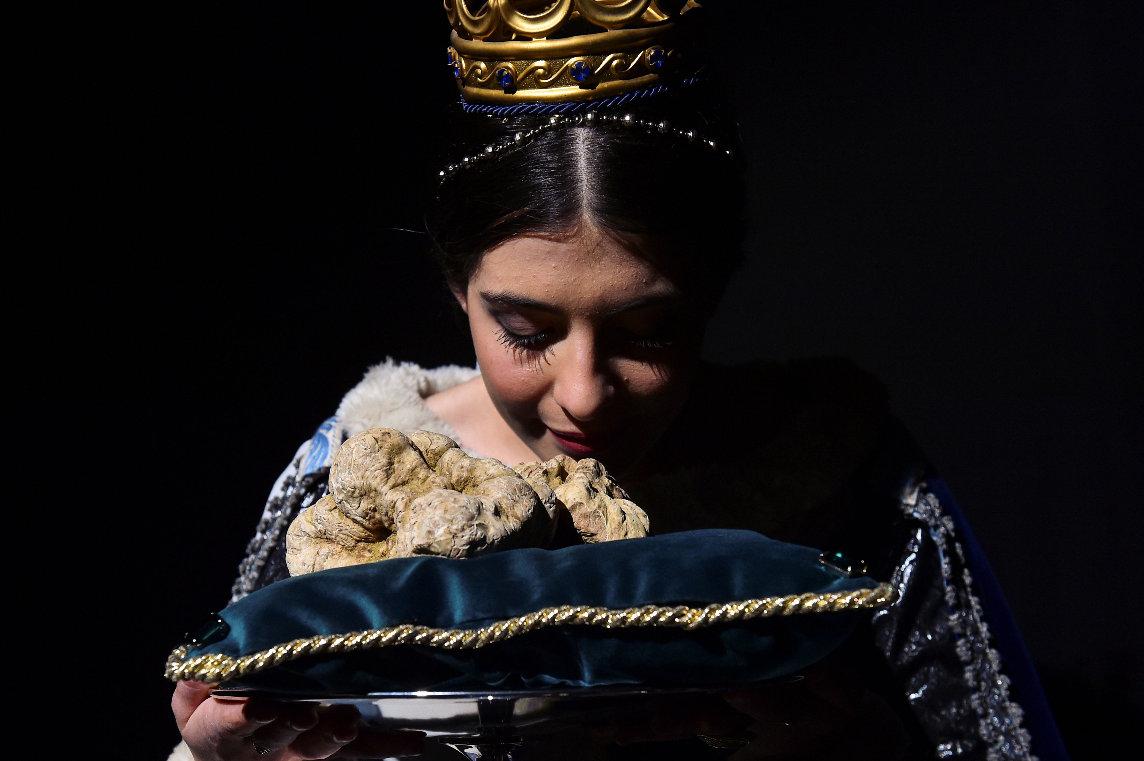 A set of white Alba truffles weighing 850 grams is seen during the international auction for truffles at the Castle of Grinzane Cavour, in Grinzane Cavour near Alba, Italy, November 14, 2021. REUTERS/Massimo Pinca