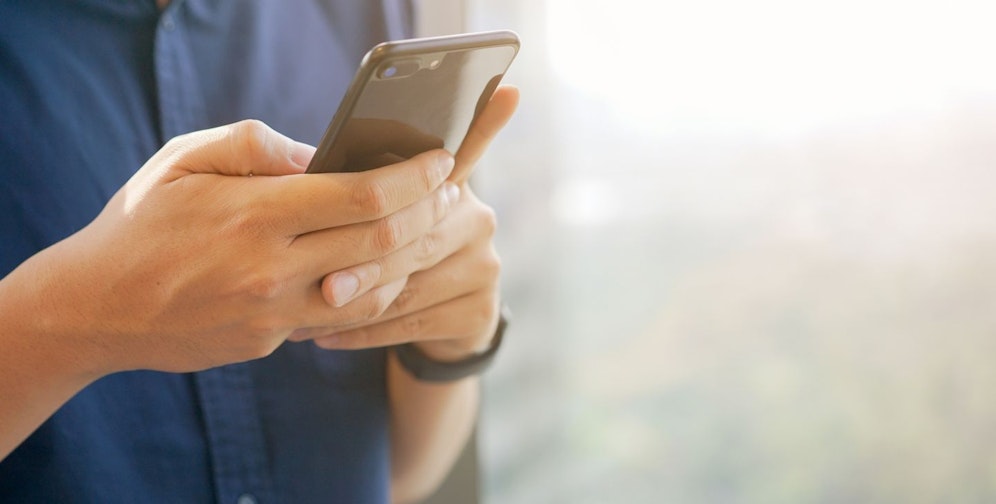 Verwendet man sein Smartphone im EU-Ausland, sollte man Einiges beachten. (Symbolbild)