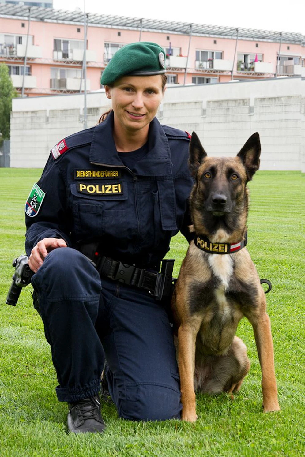 Die Polizistin mit dem erfolgreichen Diensthund, der den Einbrecher stellte.&nbsp;