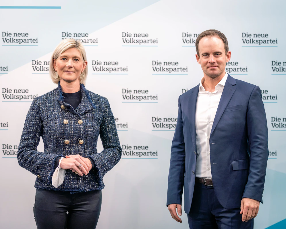 Bei der Präsentation der Ergebnisse der türkisen Klubklausur forderten Landesgeschäftsführerin Bernadette Arnoldner und Klubchef Markus Wölbitsch mehr Klarheit bei der Kommunikation von Corona-Maßnahmen.