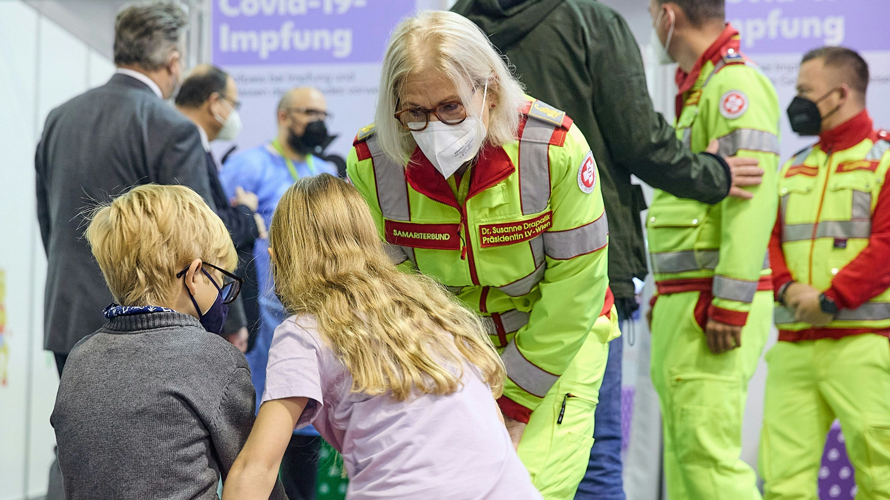 Impfkampagne in Österreich: Kinder im Alter von fünf bis elf Jahren erhalten ihre erste Impfung.