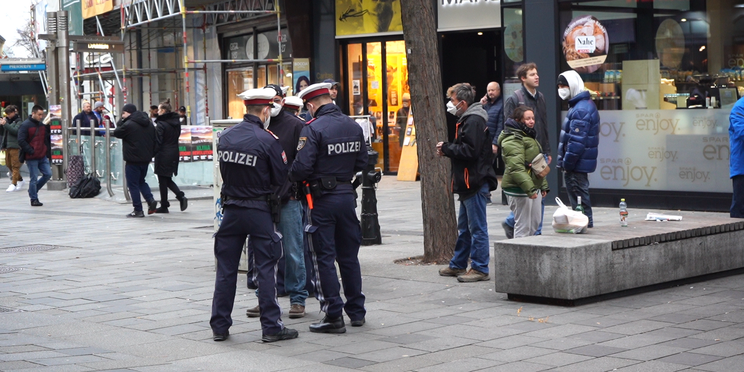 Wer nicht glaubhaft machen kann, einen Grund zu haben, erhält entweder eine Anzeige oder es wird ein Organmandat in der Höhe von 90 Euro.