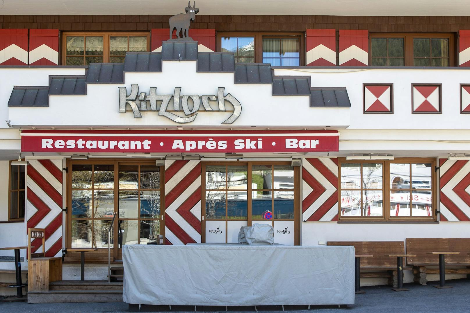 Das "Kitzloch“ wurde geschlossen. Betreiber Bernhard Zangerl ist unsicher, ob die Bar an Silvester aufmachen darf.