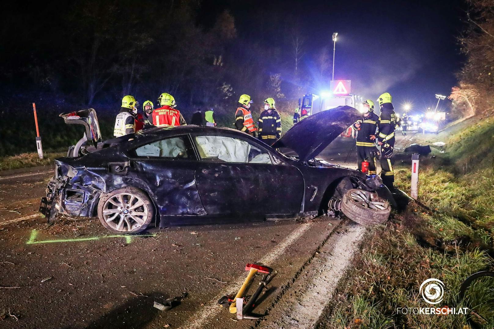 Bei einem illegalen Straßenrennen in Dietach bei Steyr wurde ein 21-jähriger Mann schwer verletzt.