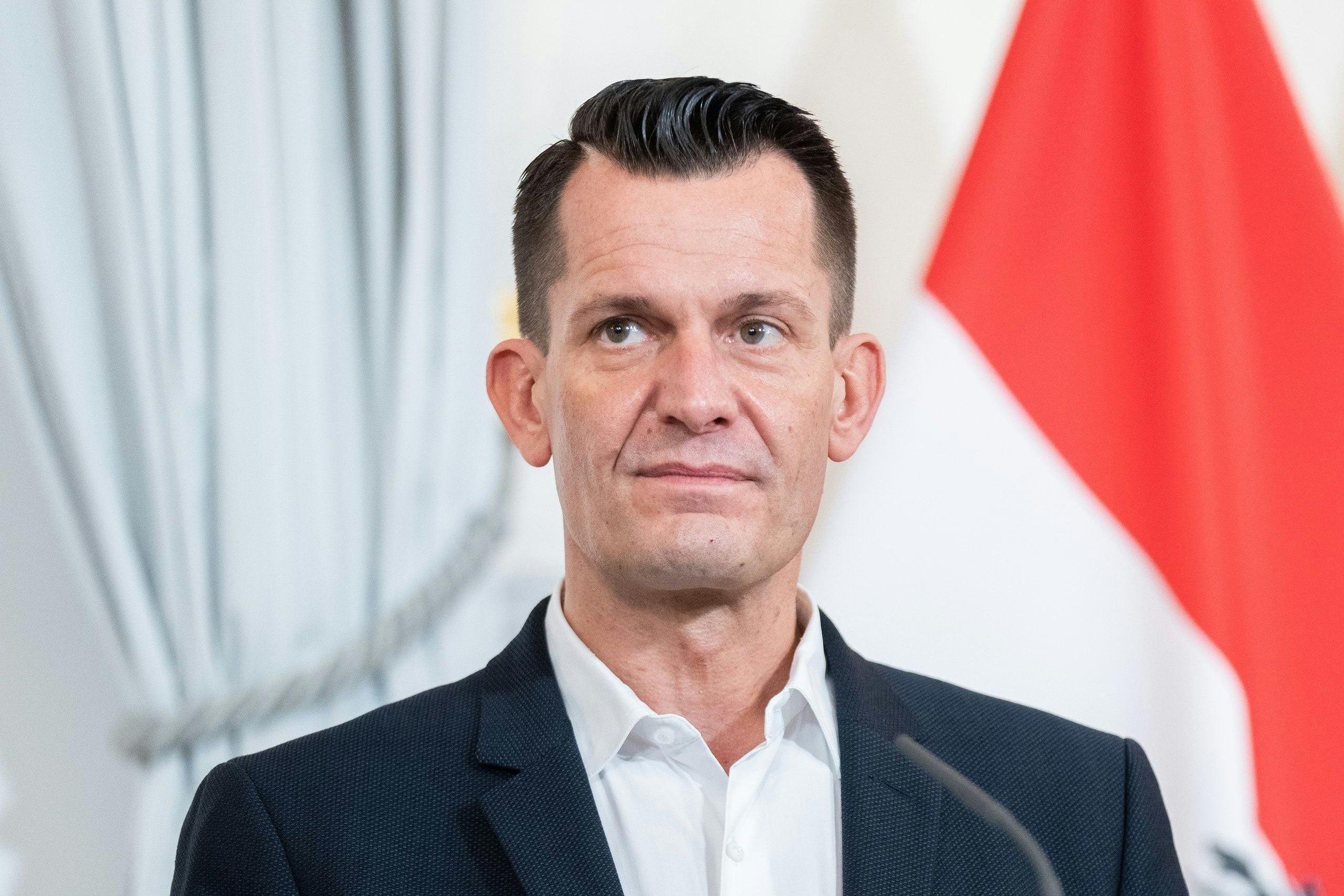 Download von www.picturedesk.com am 17.11.2021 (10:12).  ABD0064_20211114 - WIEN - ÖSTERREICH: Gesundheitsminister Wolfgang Mückstein (Grüne) am Sonntag, 14. November 2021, im Rahmen einer PK nach einem Corona-Krisengipfel mit Regierung und per Video zugeschalteten Landeshauptleuten. - FOTO: APA/GEORG HOCHMUTH - 20211114_PD2555 - Rechteinfo: Rights Managed (RM)