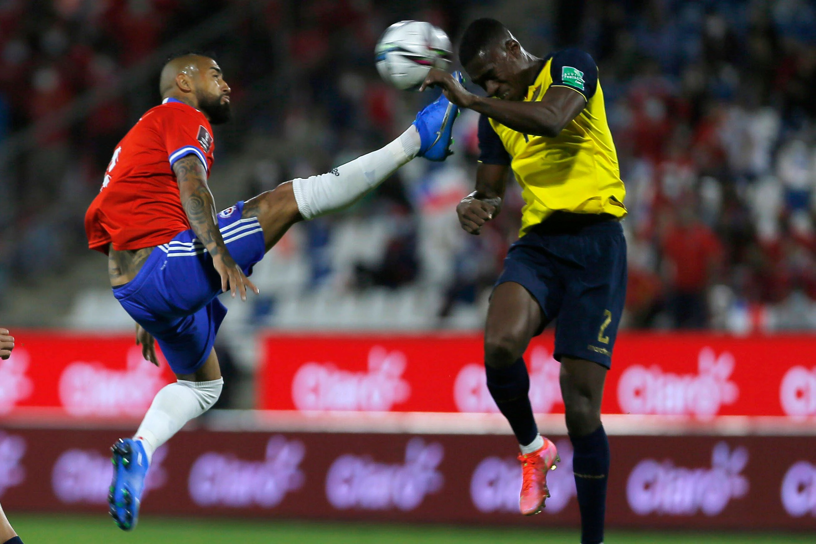 Arturo Vidal fliegt in der WM-Qualifikation vom Platz. 