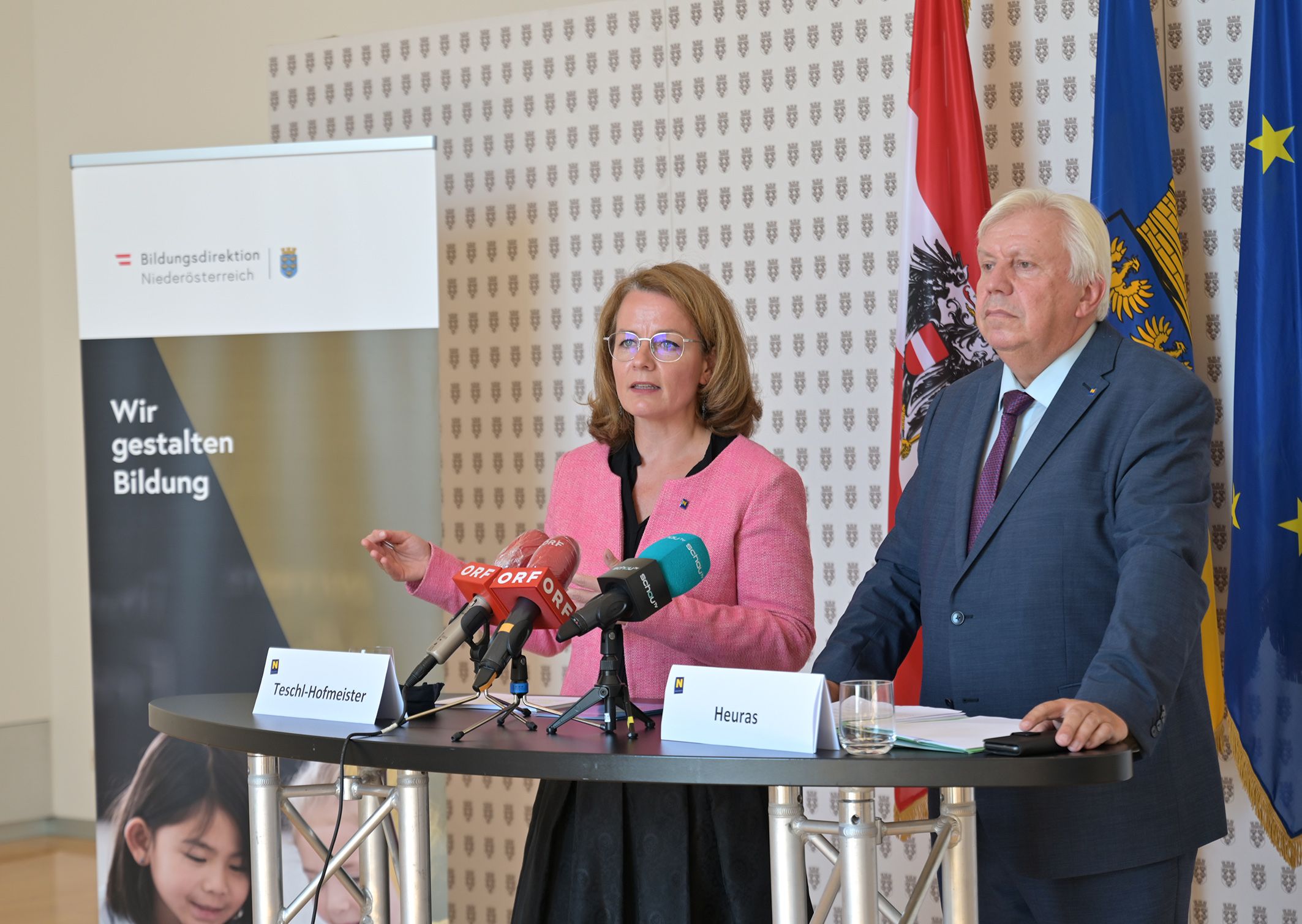 Landesrätin Teschl-Hofmeister und Bildungsdirektor Heuras