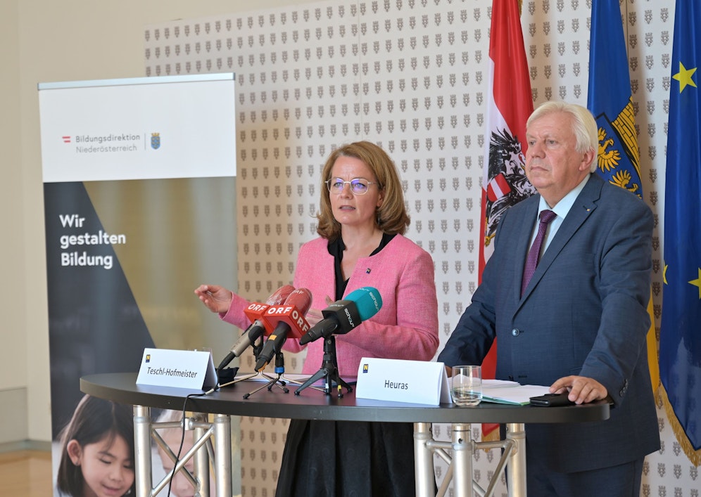 Landesrätin Teschl-Hofmeister und Bildungsdirektor Heuras