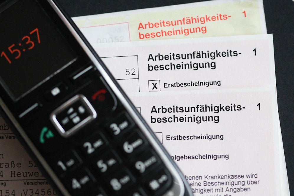 Die telefonische Krankmeldung wird ab August wieder eingeführt.
