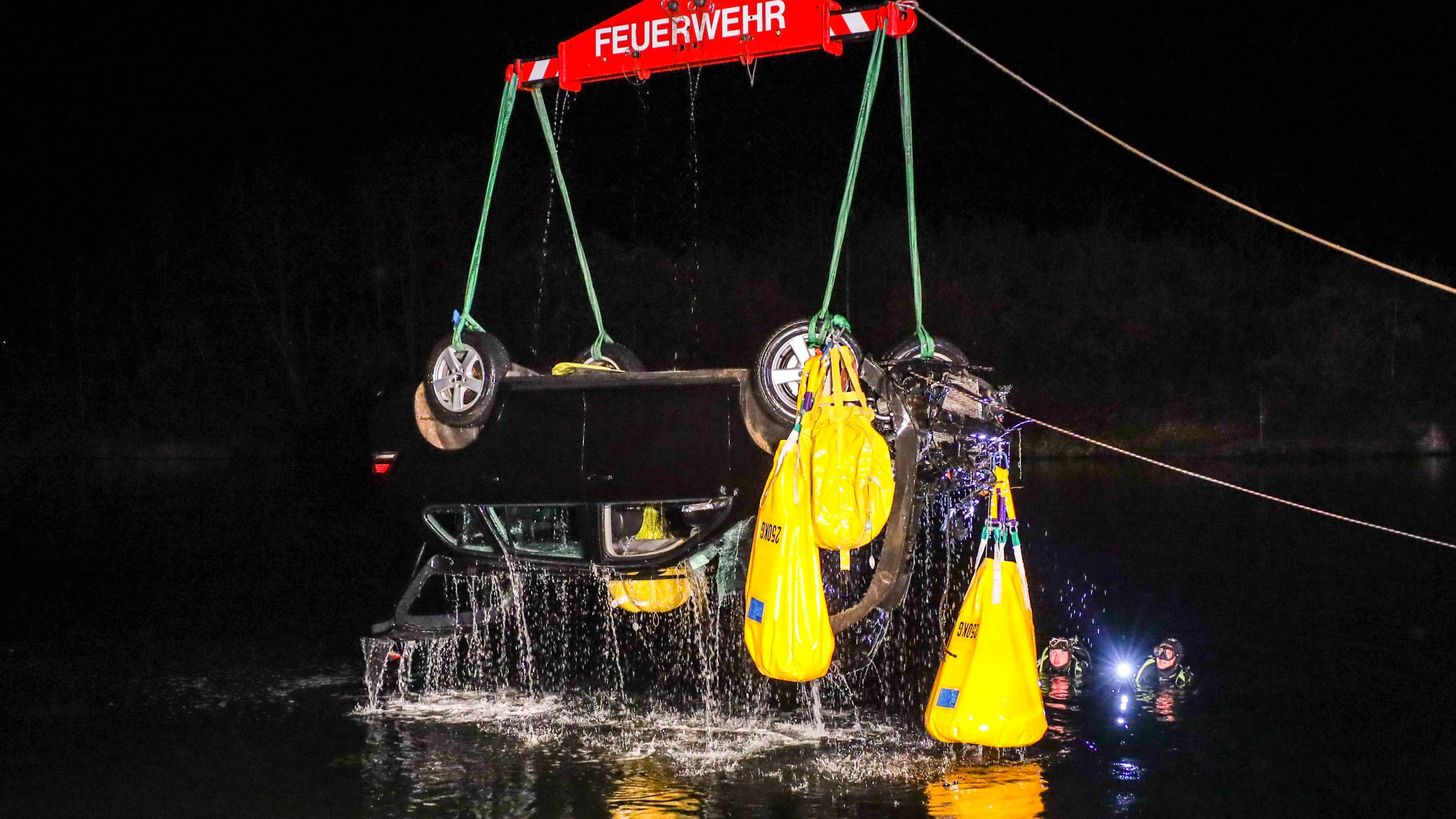 Der Wagen der Betrunkenen stürzte in die Traun.