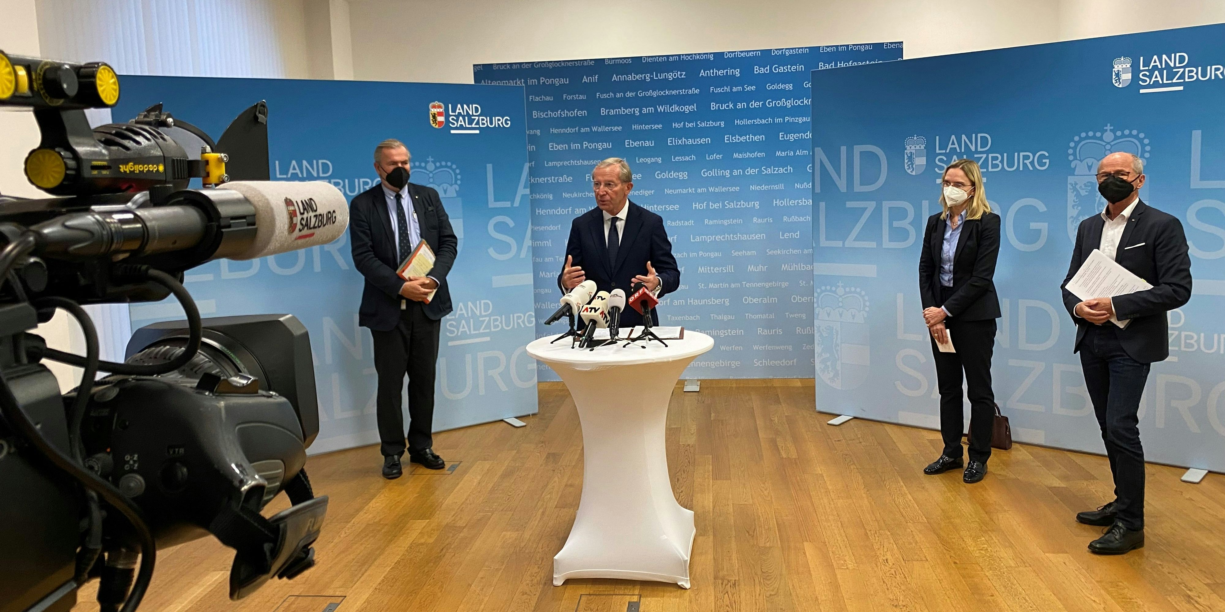 Fast täglich muss Salzburgs LH Wilfired Haslauer zu Corona-Pressekonferenzen rufen.