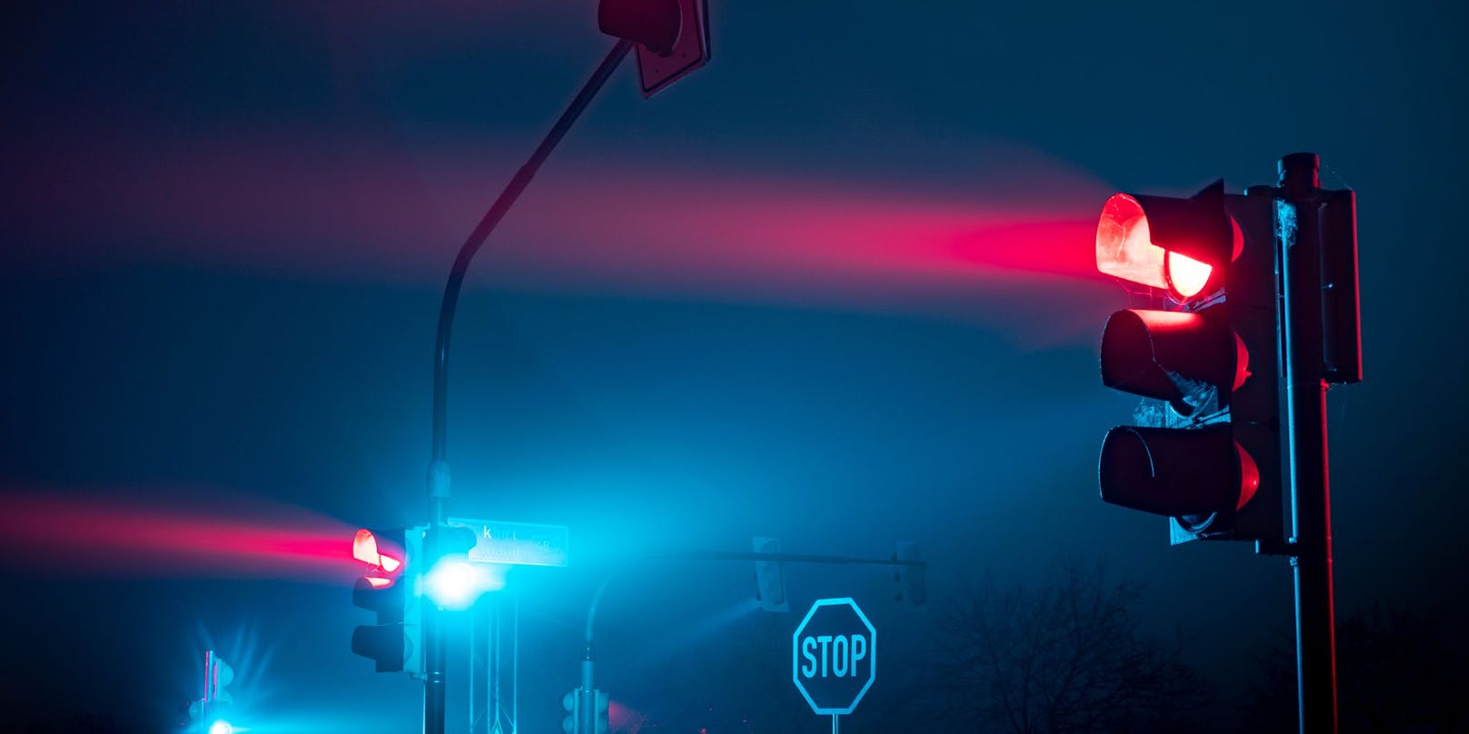 Die Corona-Ampel leuchtet im ganzen Land tiefrot. (Symbolbild)