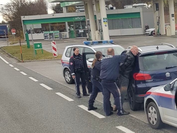 Ein Foto von der Festnahme.