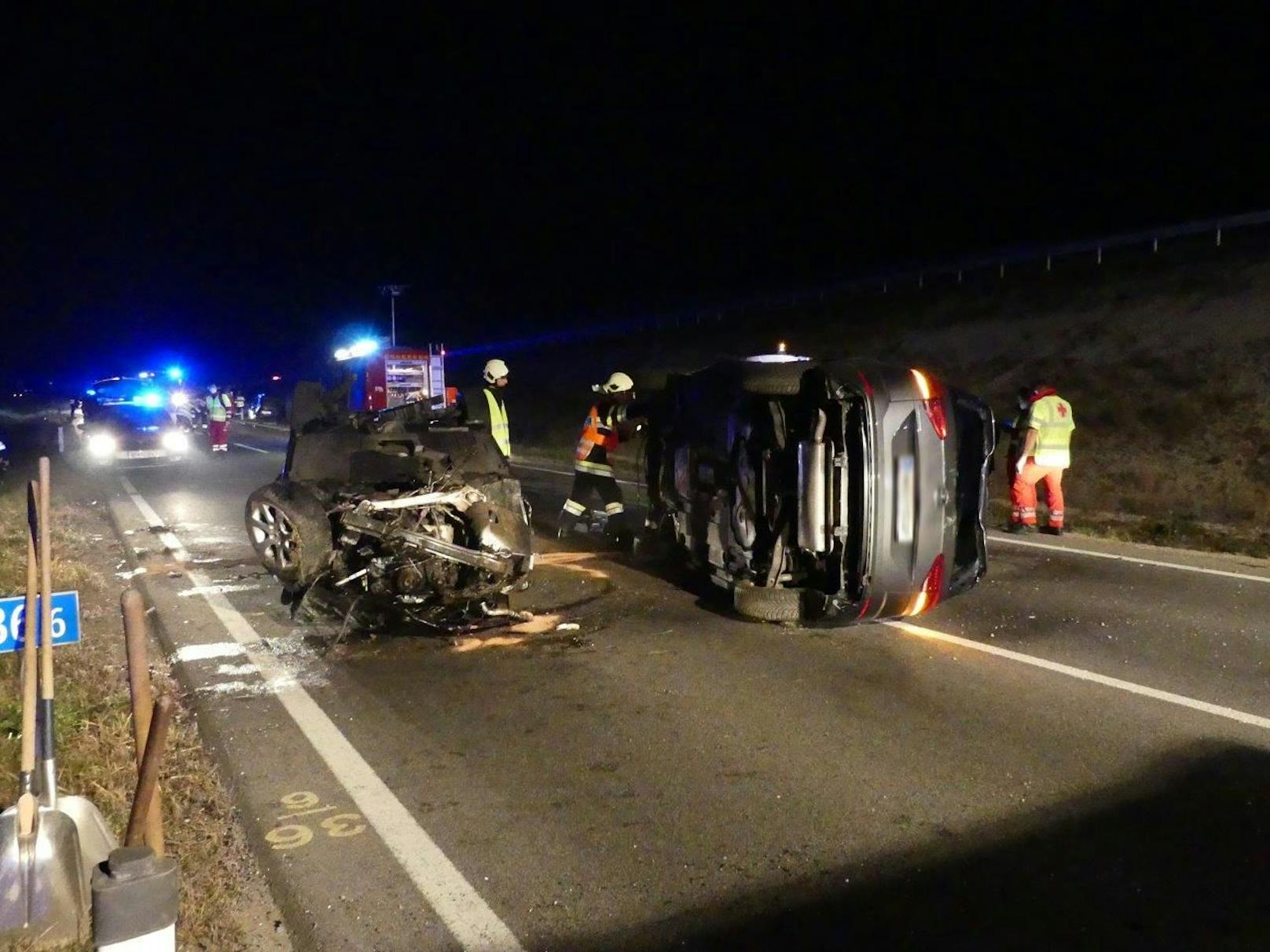 Vier Menschen wurden bei dem Verkehrsunfall verletzt.