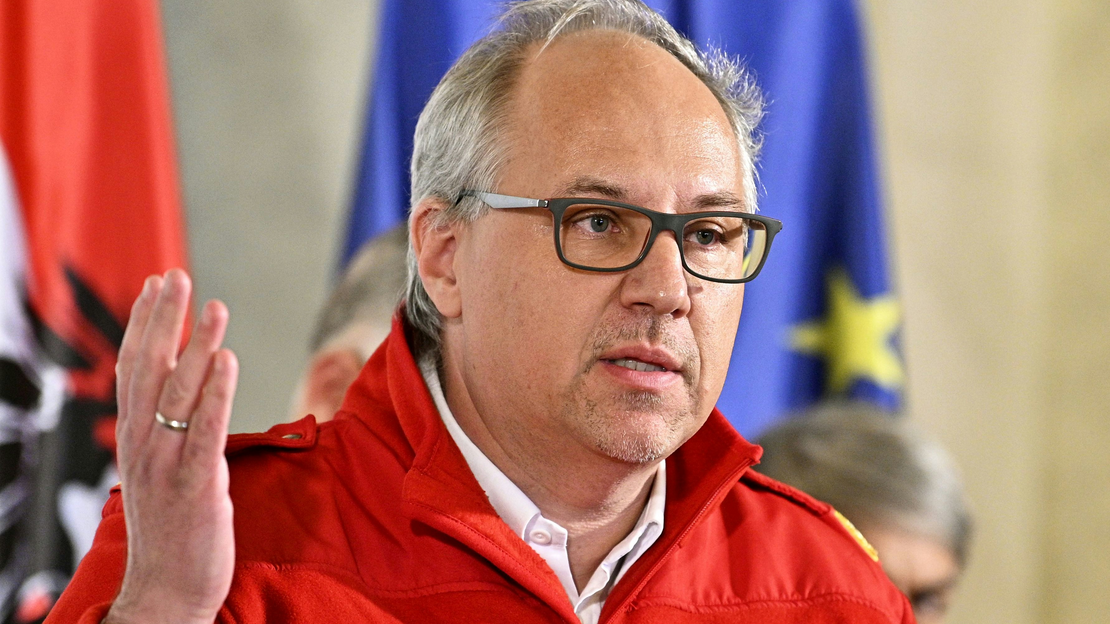 Download von www.picturedesk.com am 18.11.2021 (07:50).  ABD0069_20200228 - WIEN - ÖSTERREICH: Gerry Foitik, Bundesrettungskommandant Rotes Kreuz anl. einer Präsentation Infokampagne und Medizinischer Beirat gegen Coronavirus am Freitag, 28. Februar 2020 in Wien. - FOTO: APA/HANS PUNZ - 20200228_PD2881 - Rechteinfo: Rights Managed (RM)