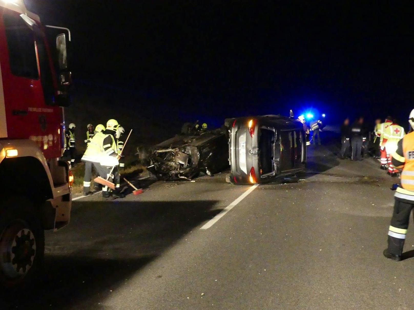 Vier Menschen wurden bei dem Verkehrsunfall verletzt.