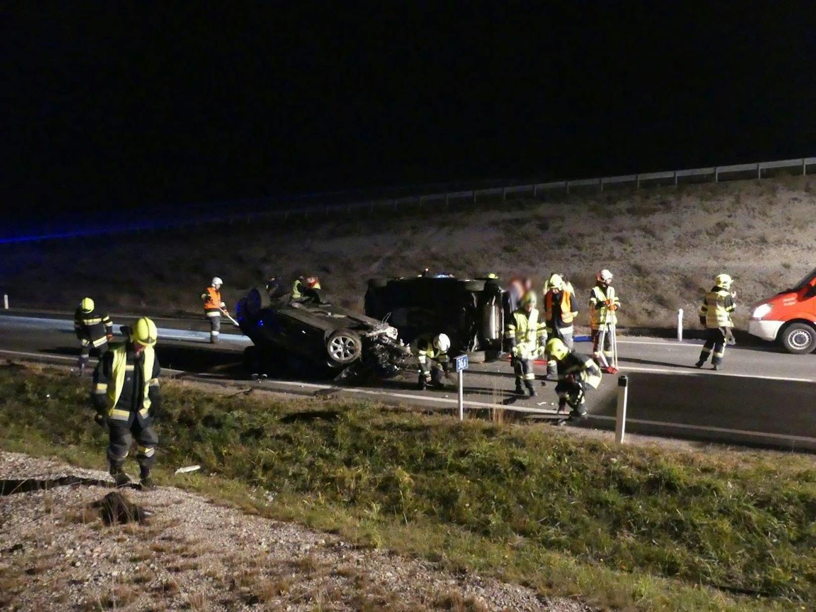 Vier Menschen wurden bei dem Verkehrsunfall verletzt.