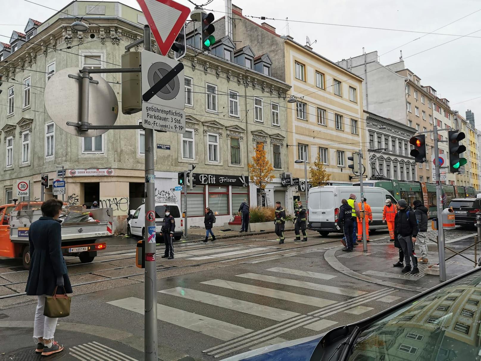 Auf der Neulerchenfelder Straße krachte es am Donnerstag gewaltig.